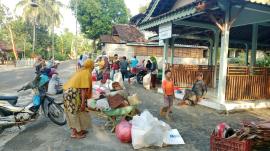 BANK SAMPAH GANDU 1 DAN 2 LAKUKAN PENIMBANGAN